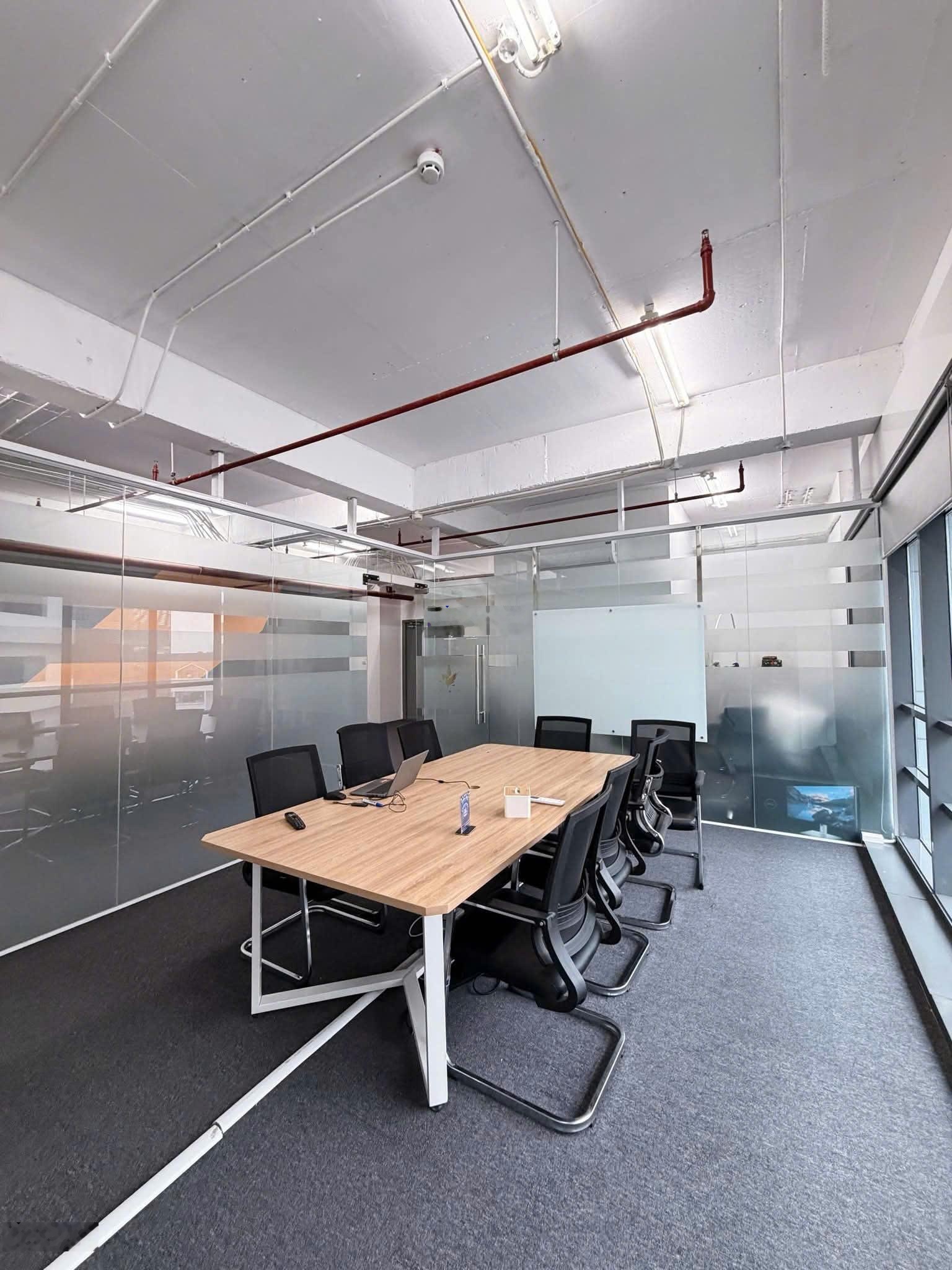 Cho thuê văn phòng DT 200m2 giá chỉ 200k/m2 tại mặt phố Trần Phú, Hà Đông, hàng hot