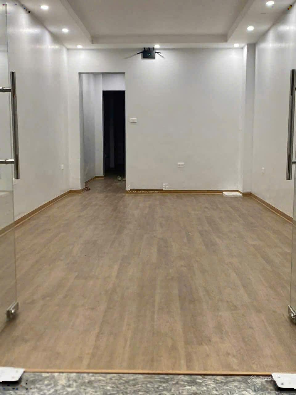 Cho thuê nhà ngõ Thái Thịnh, Phường Ngã Tư Sở, Đống Đa DT 35m x5T 4 phòng ngủ khép kín