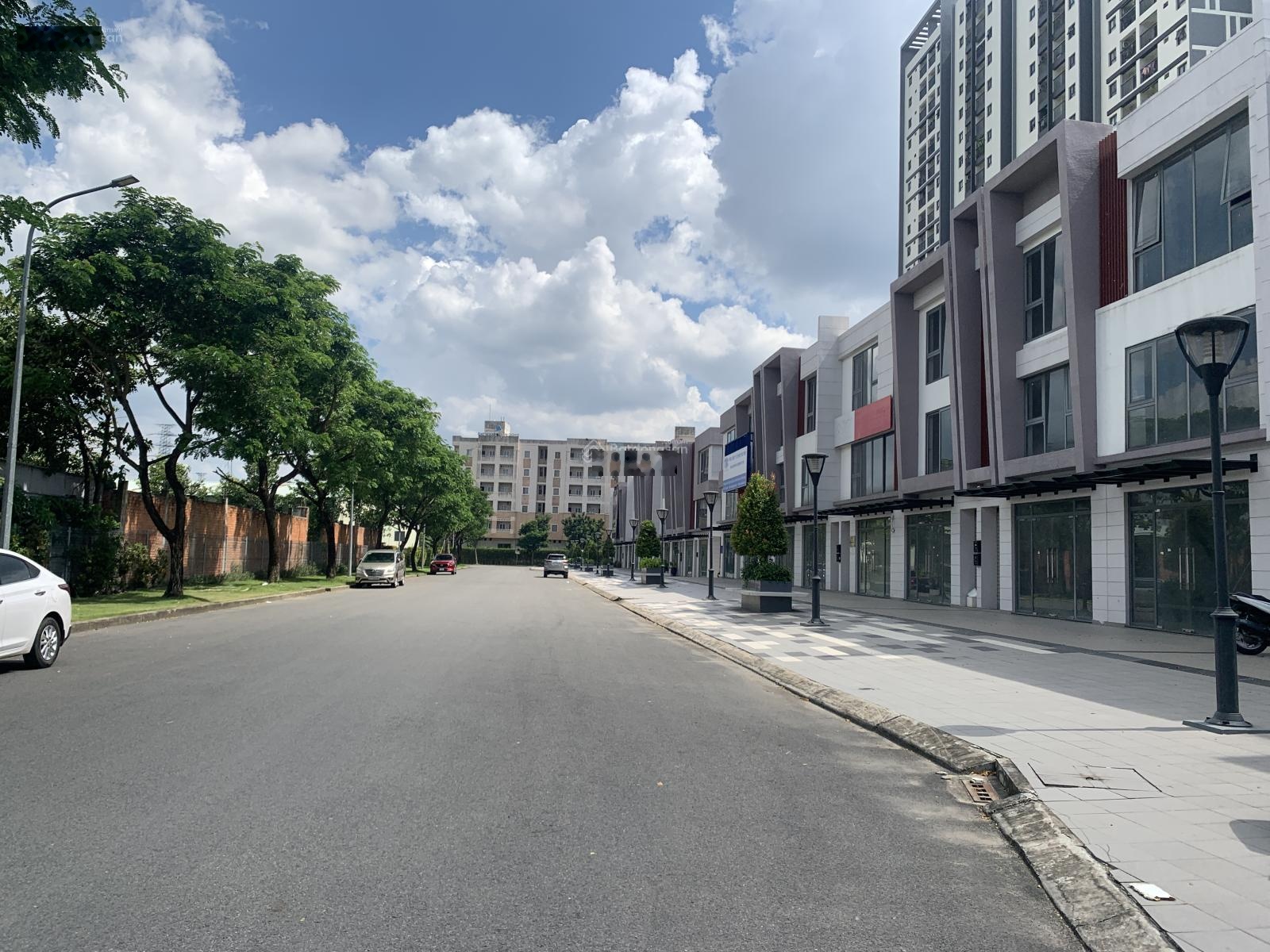 Bán nhanh shophouse nhà phố TM Eco Xuân ngay Lotte giá 12 tỷ. DT 6x25 1T 2L. LH 0386602601