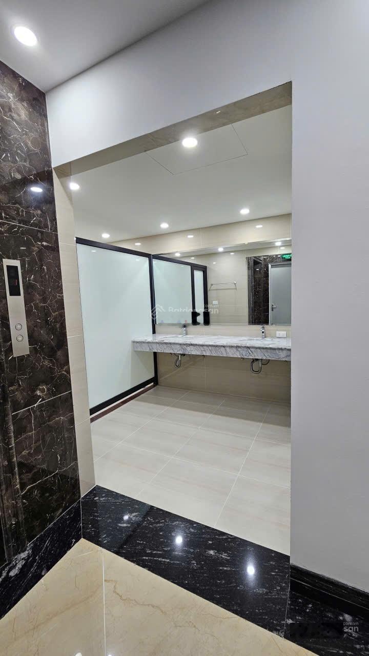 Cho thuê siêu phẩn! tòa nhà building Long Biên, 280m2 mới tinh, kinh doanh, văn phòng, pccc đầy đủ