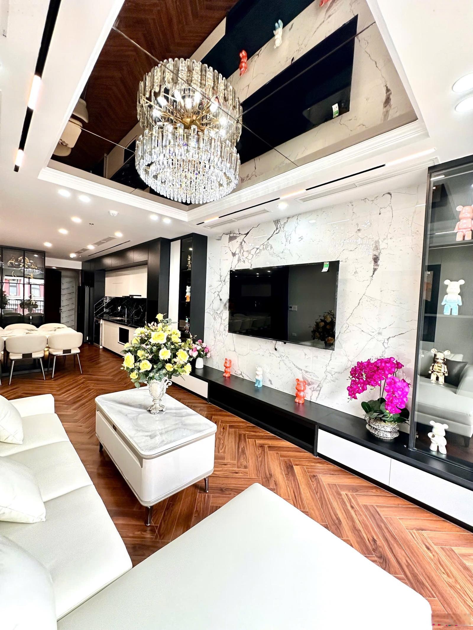 29.5 tỷ sở hữu nhà trung tâm cầu giấy - thang máy - ô tô - dòng tài sản giữ tiền rất tốt