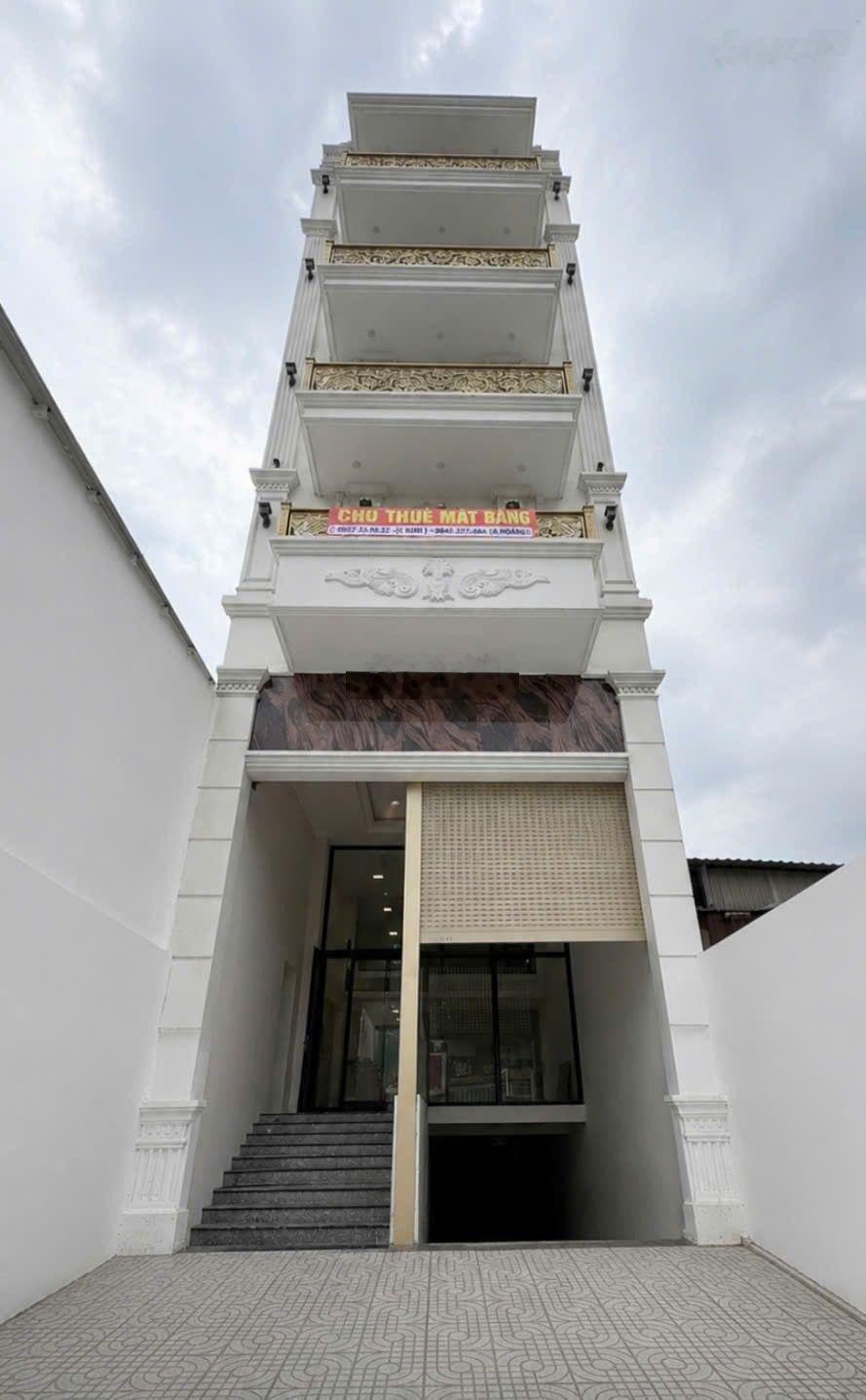 Mặt bằng có gác 2WC mặt tiền Quốc lộ 13