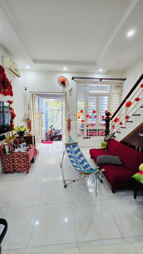 Nhà 3 tầng kiên cố 66m2 ngang 4.7m sổ vuông hoàn công, xe hơi ngủ trong nhà gần mặt tiền Vành Đai 2
