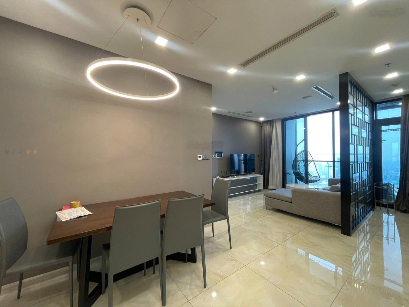 Chính chủ cho thuê gấp 2PN - 2WC vòng cung View Landmak 81 - diện tích 85 m2 xem nhà 24/7