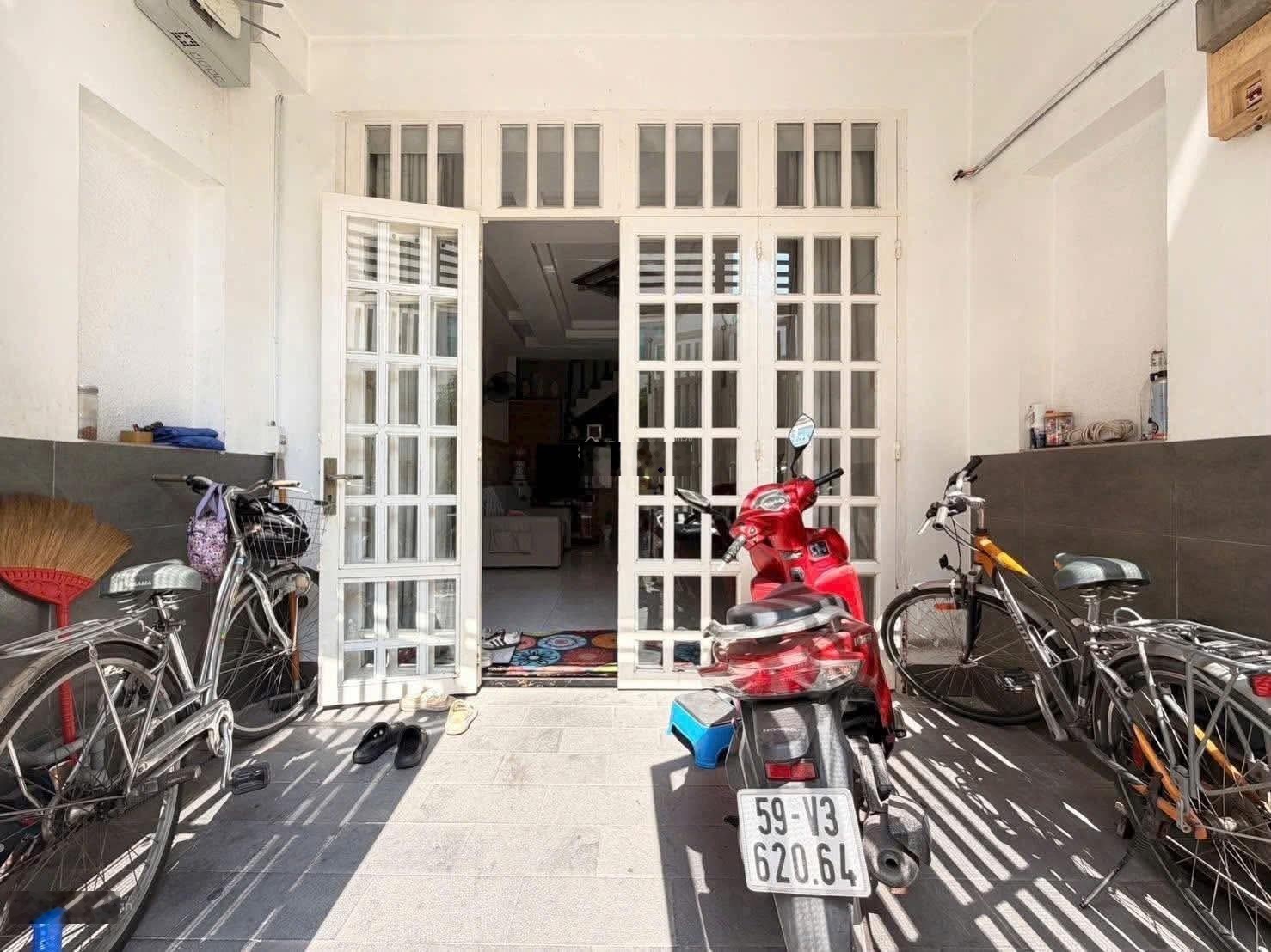 1 ty 750 Hẻm Xe Tải 8m - Bán Nhà Nơ Trang Long 40m2. Sổ sẵn sang tên ngay. Khu kinh doanh tốt