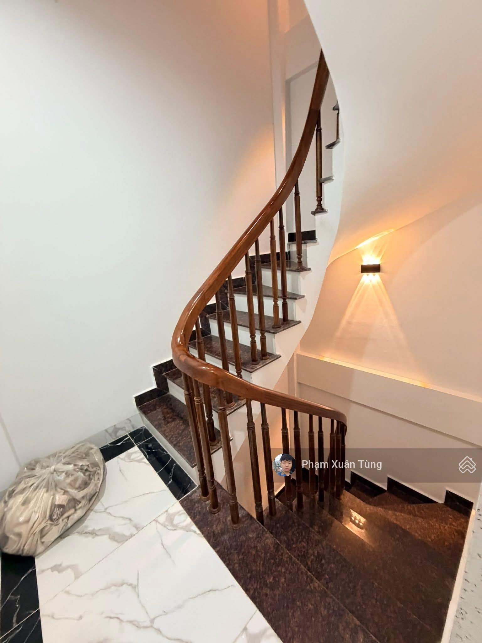 Hoàng Quốc Việt - Võ Chí Công nhà đẹp, thang máy, 60m ôtô tránh, 2 thoáng, ở ngay, 40m2*6T