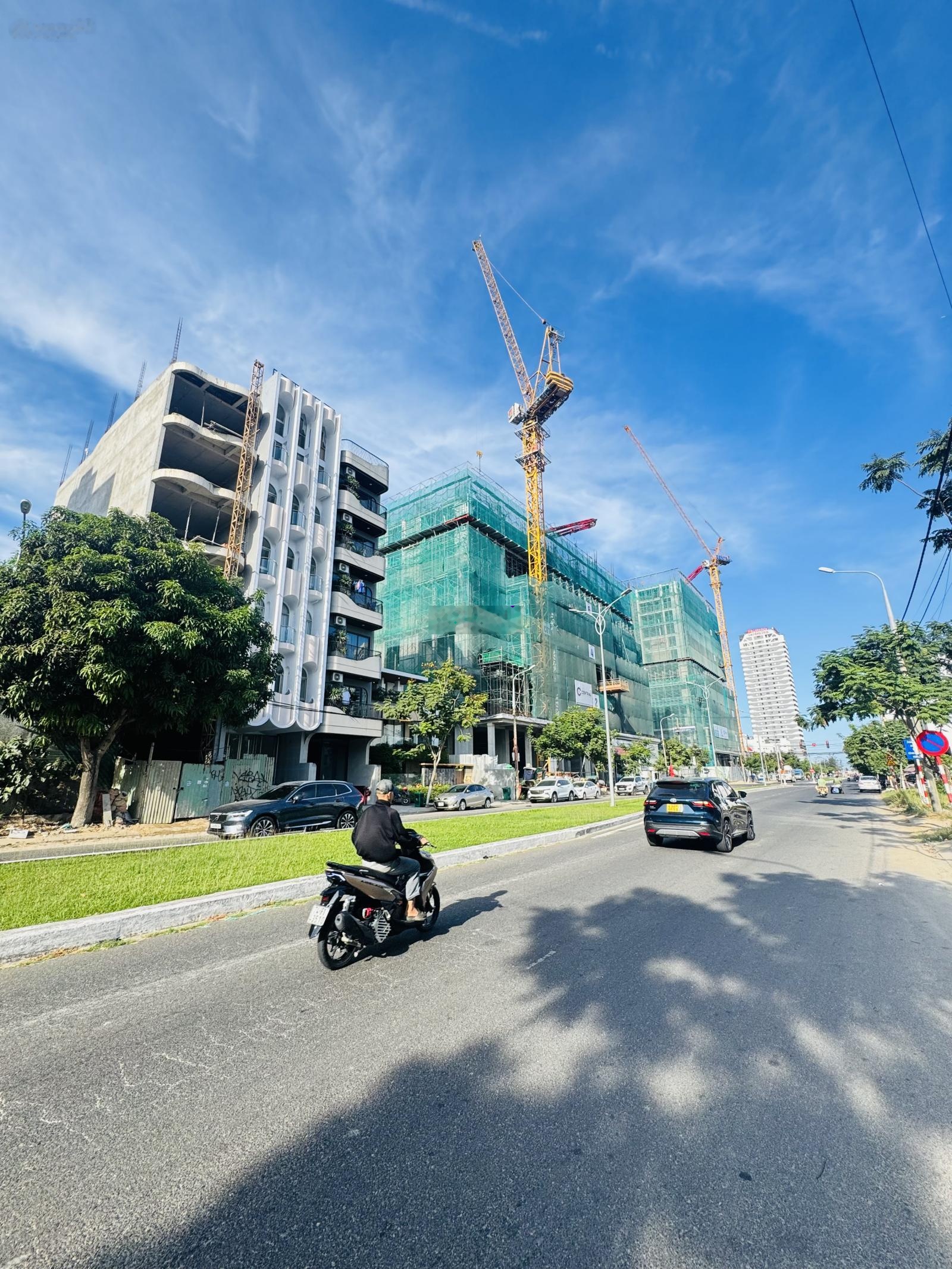 Chính chủ bán góc 2MT đường Ngô Quang Huy , Sơn Trà, 205m2 giá tốt LH 0776438888