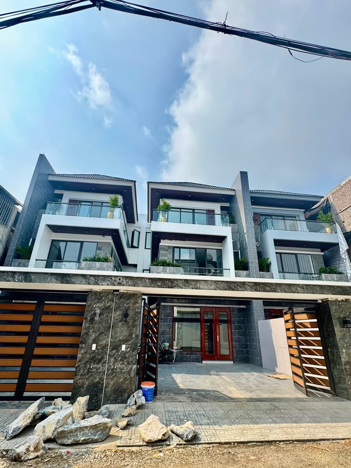 Biệt thự trung tâm thành phố Thái Nguyên, 170m2, 4 phòng ngủ, ô tô vào tận nhà