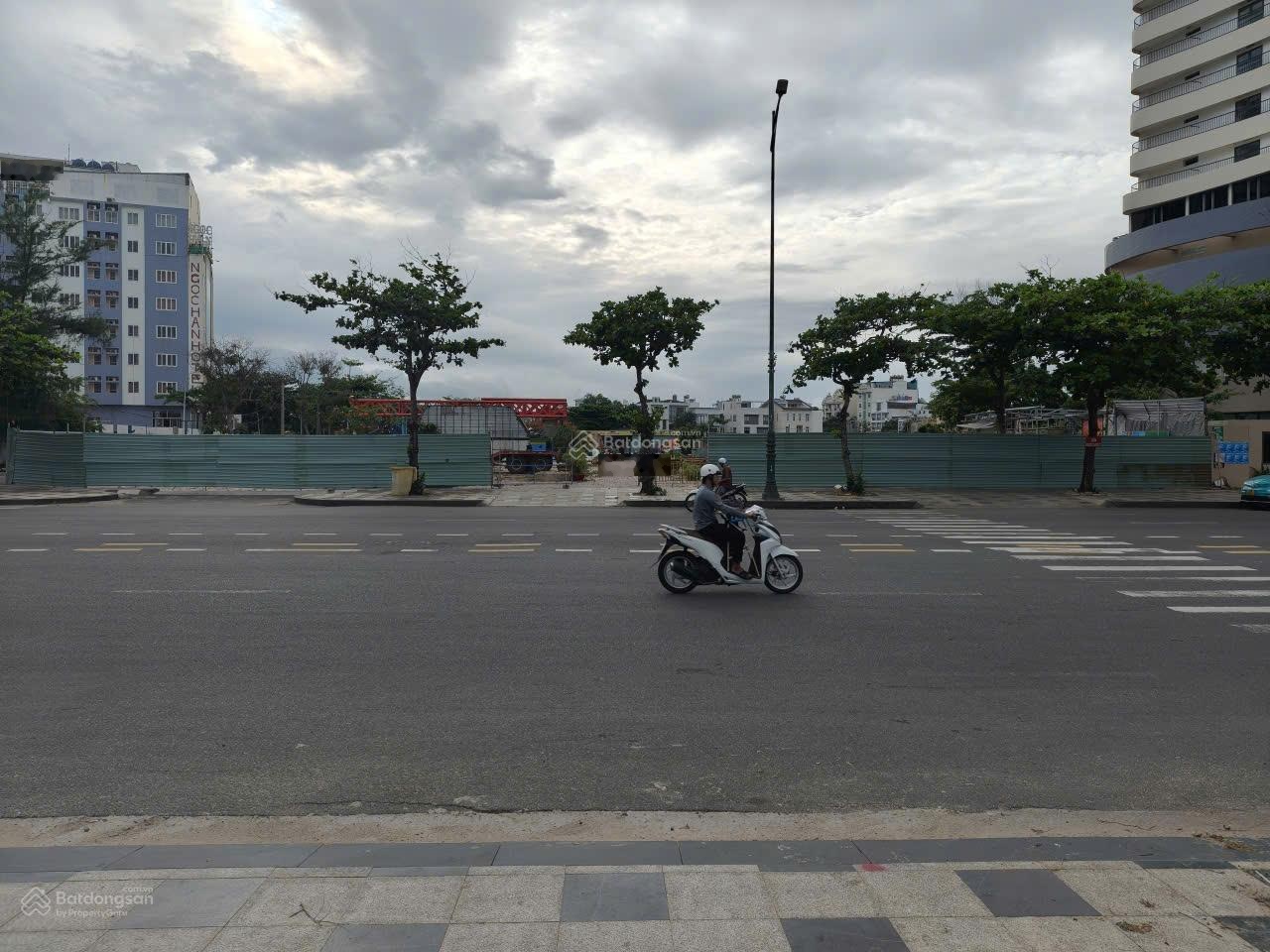 Siêu phẩm mặt bằng MB đất trống lô góc 2 mặt tiền Thùy Vân view biển
