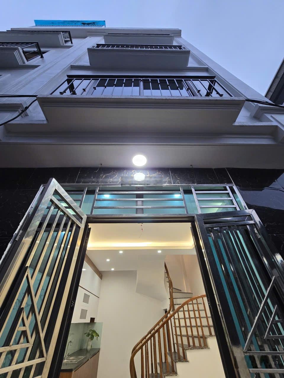 Cạnh Linh Đàm 35m2, 5 tầng, hơn 5 tỷ