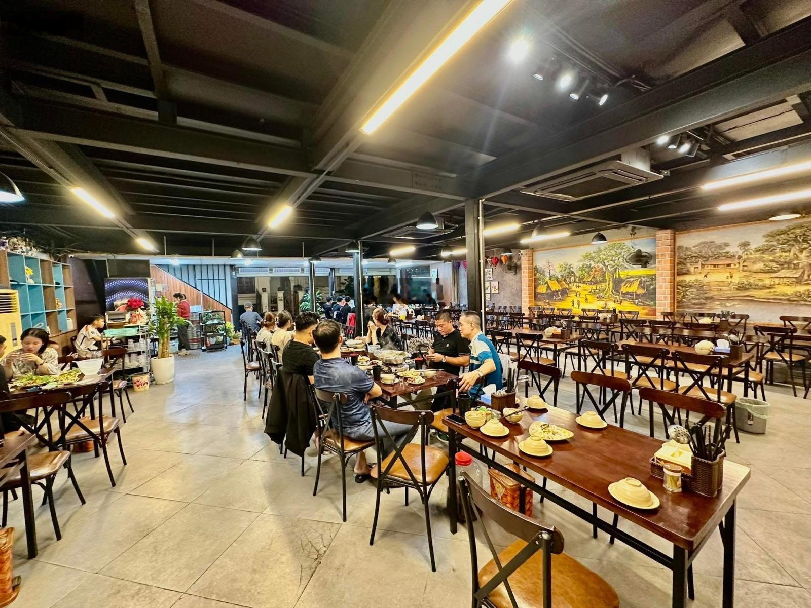 Sang nhượng cửa hàng mặt ngõ Dịch Vọng Hậu giá 300tr full nội thất