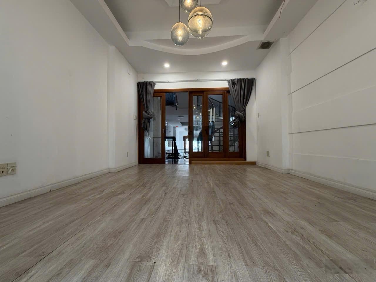 Nhà Trống 2 Mặt Tiền Cho Thuê Ngay 31 Đào Duy Anh
