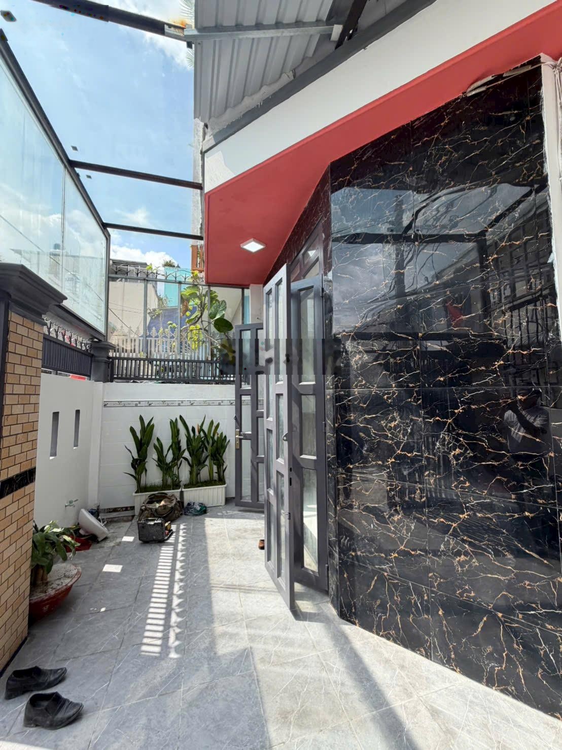 Giá tốt nhà 1 lầu 2 mặt tiền sát Ngã Tư Ga 5.8m x 15m - 77,6m2 - hẻm thông xe hơi, gần Hà Huy Giap