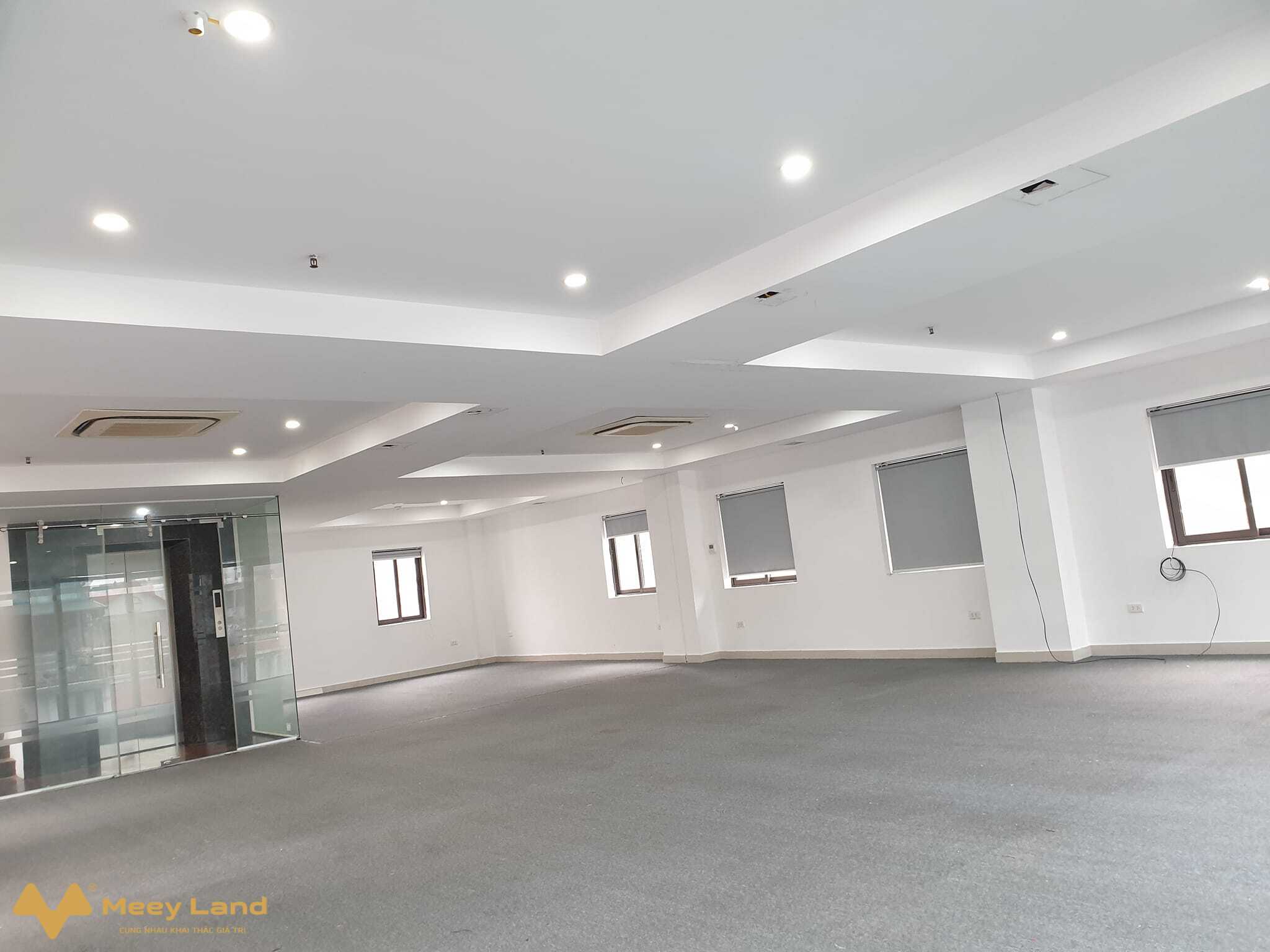 Tòa nhà văn phòng, gần Mỹ Đình, 6 tầng, thang máy, 180m2, mặt tiền 10m, lô góc, mặt phố, kinh doanh