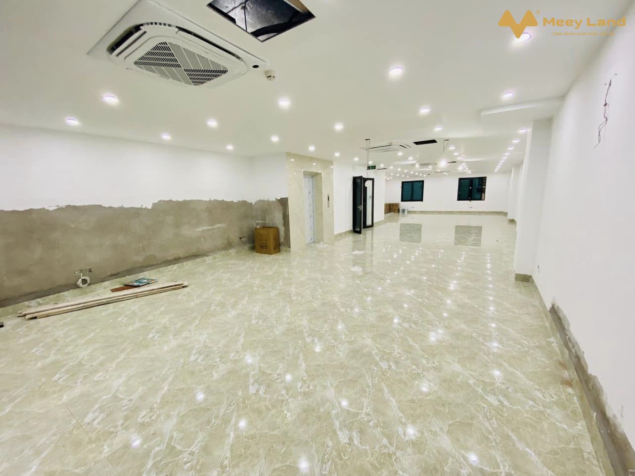 Nhà mặt phố trung tâm Đống Đa - 10 tầng thang máy - cho thuê giá cao - 2 mặt thoáng