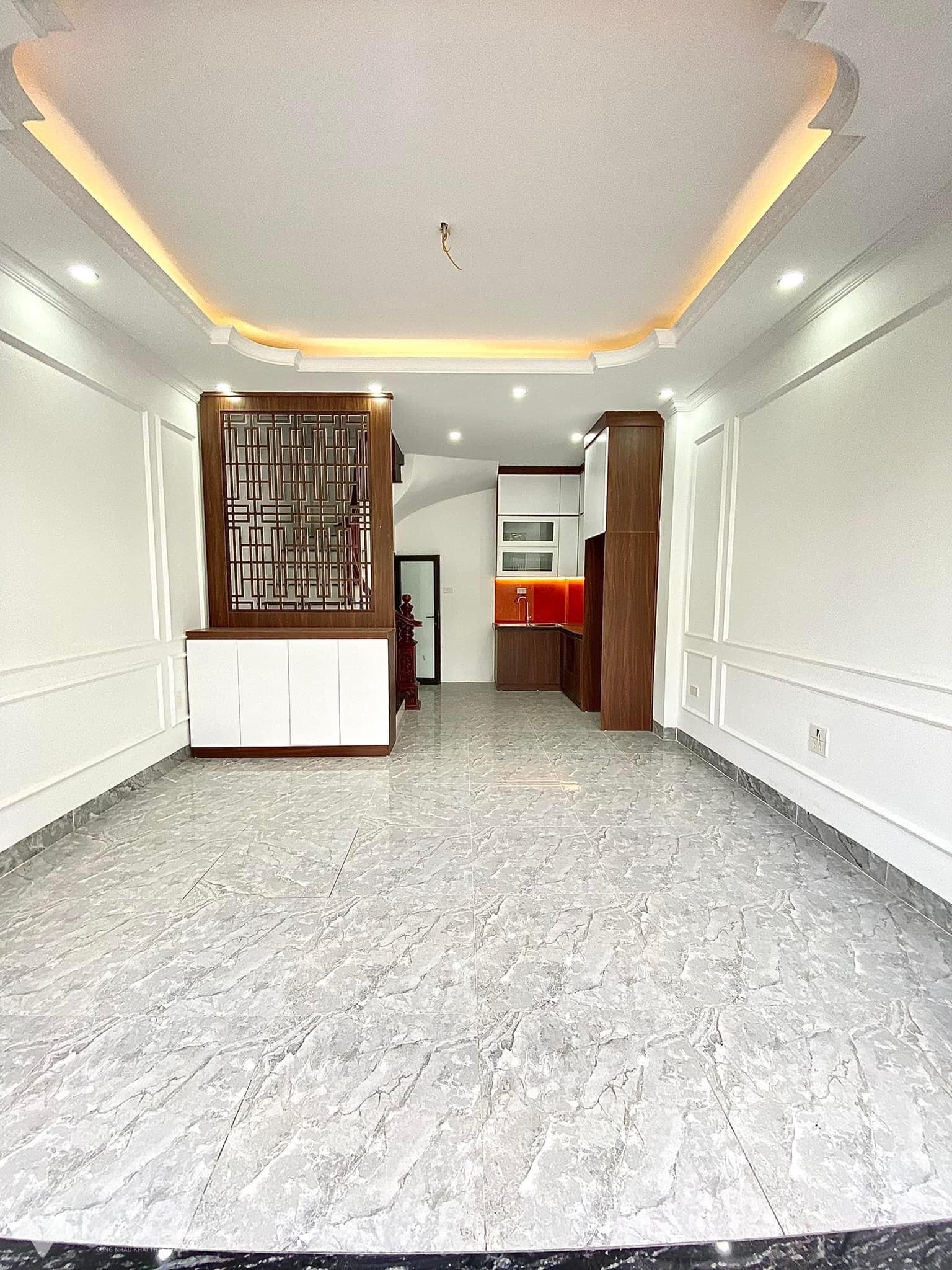 Bán nhà mới Di Trạch 32m2, 5 tầng, 4 phòng, ngõ rộng, gần khu đô thị Hinode Royal Park