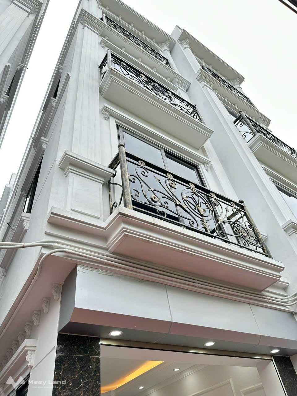 Bán nhà mới Di Trạch, gần đường 32, Vành đai 3.5, xây 5 tầng, 4 phòng ngủ, ngõ rộng thoáng