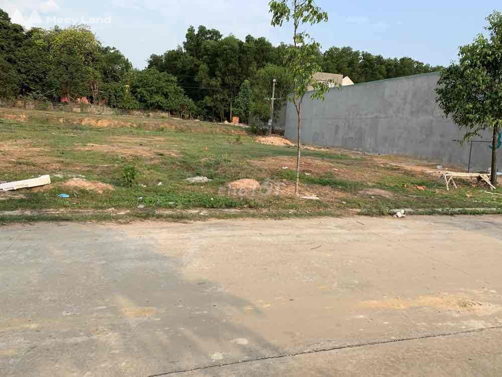 Bán gấp 2,250m2 đất thổ vườn sổ hồng riêng mặt tiền đường số 7, cạnh chợ, giá 370 triệu