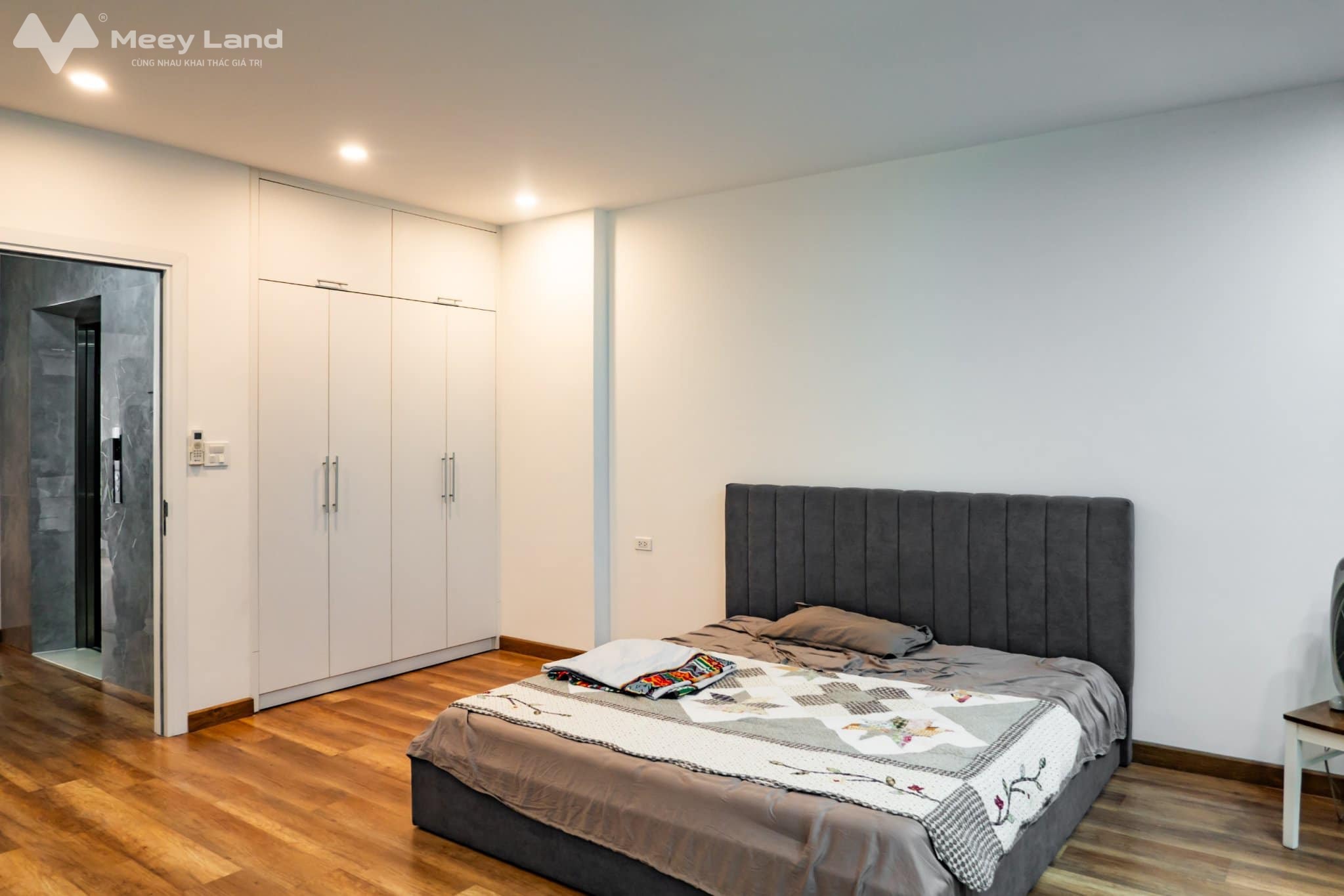 Bán nhà liền kề Xuân La, Tây Hồ, khu phân lô, ô tô tránh, 2 thoáng trước sau, 5 tầng, thang máy