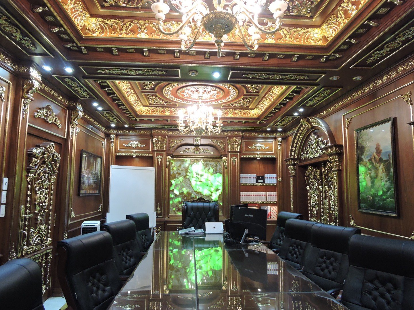 Xuất cảnh bán rẻ biệt thự dát vàng đẹp long lanh tại thành phố Sài Gòn