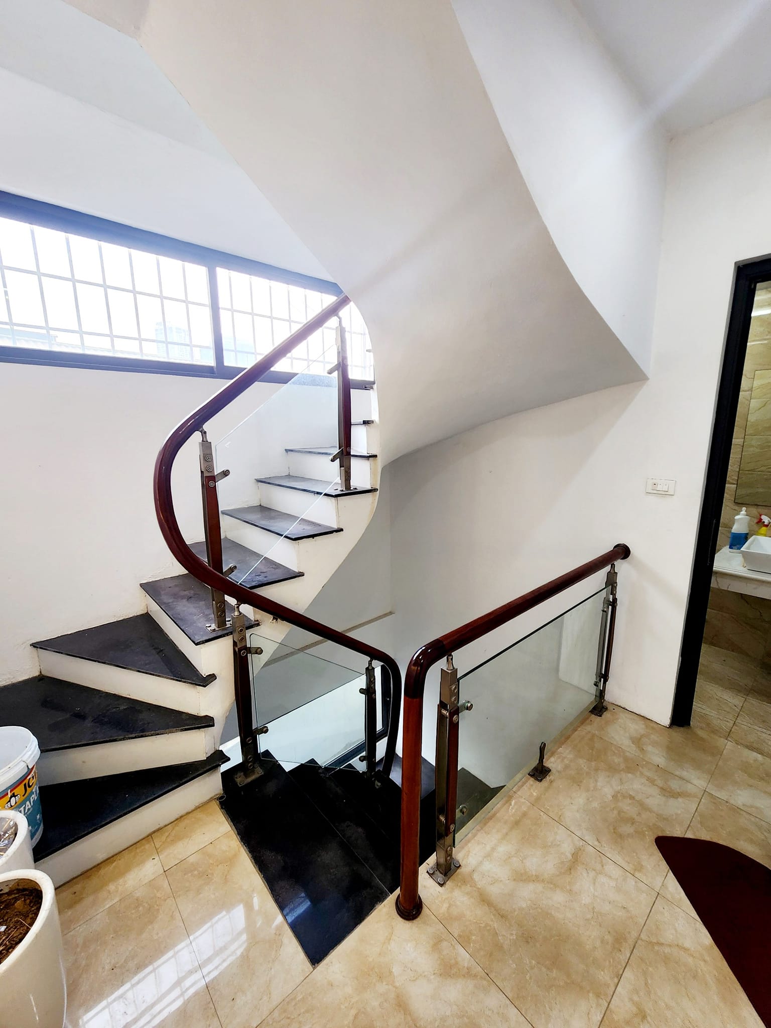 Cần bán gấp nhà mặt phố Nguyễn Khang, 88m2, vỉa hè ô tô tránh, kinh doanh đỉnh