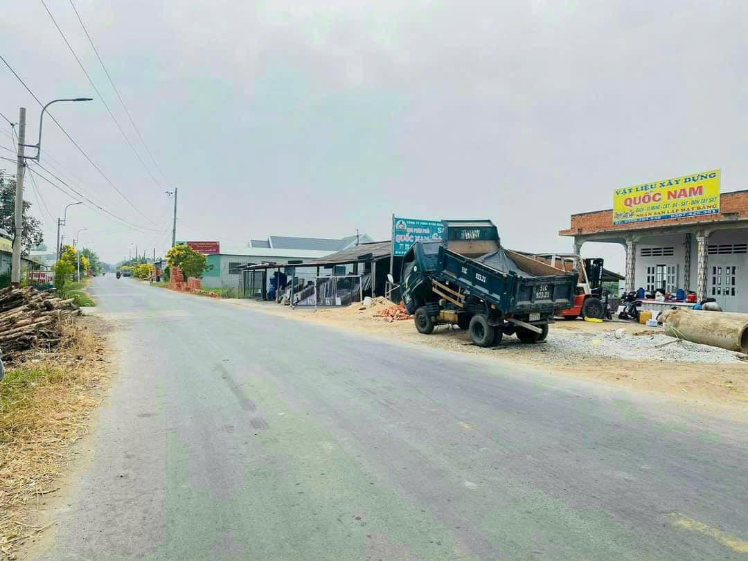 Cần bán lô đất 240m2 mặt tiền kinh doanh, giá chỉ 1,75 tỷ