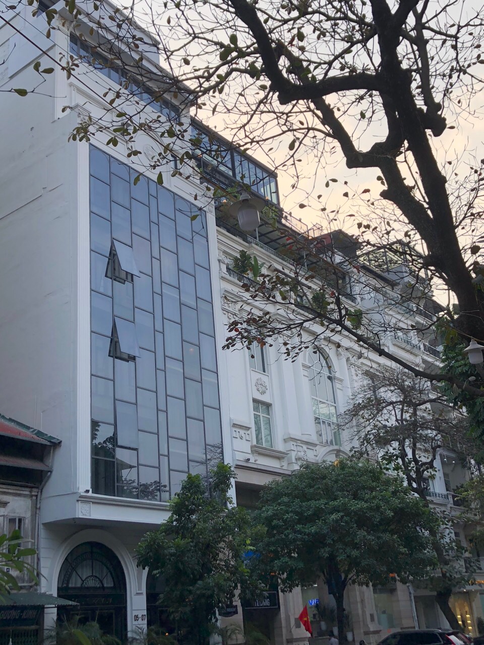 Nhà mặt phố Nguyễn Văn Cừ, Long Biên, 9 tầng, thang máy, có hầm, kinh doanh