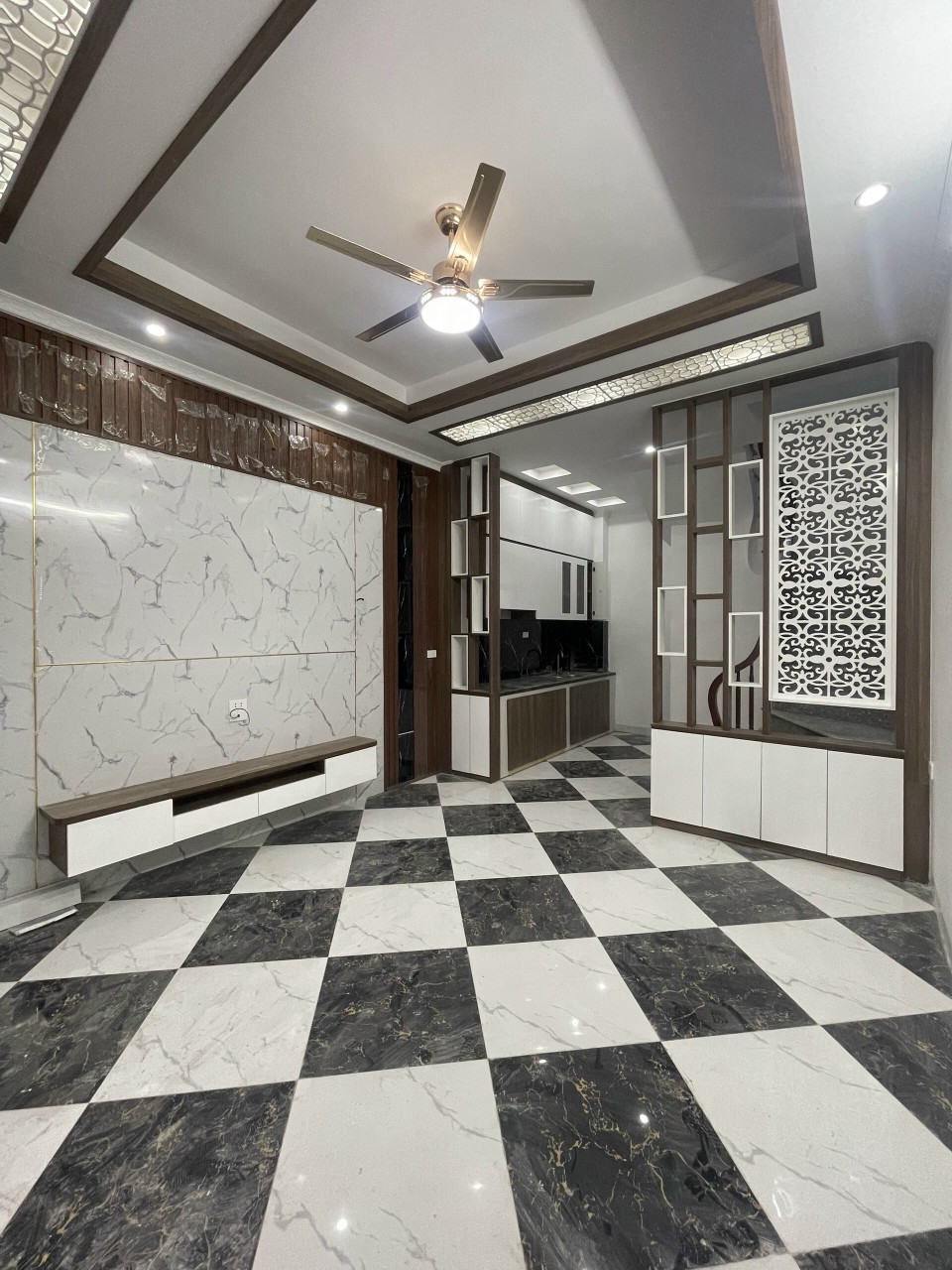 Bán nhà mới Kim Chung 32m2, 5 tầng, 4 phòng ngủ, 2 mặt tiền, ngõ rộng ô tô đỗ gần đường 32