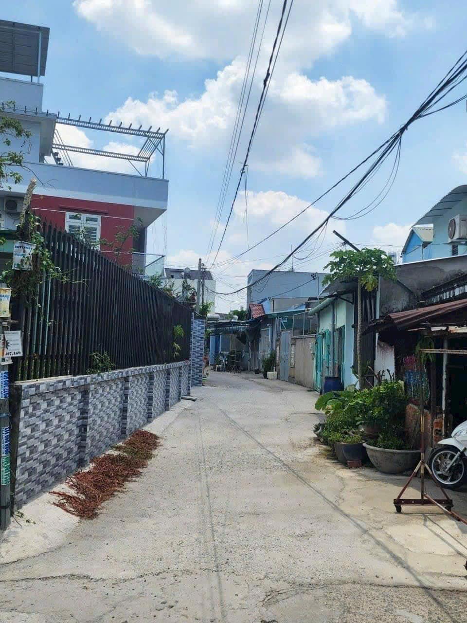 Bán lô đất diện tích 95m2, giá bán 1,4 tỷ, sổ hồng riêng, khu vực dân cư hiện hữu