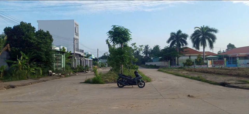 Kẹt tiền bán gấp 100m2 giá 940 triệu, chợ Lương Bình, Bến Lức, gọi cho em để xem đất