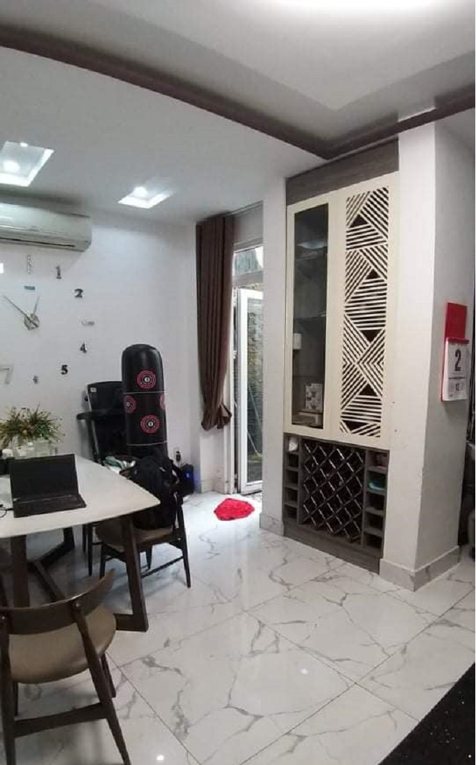 Bán căn hộ dịch vụ mặt tiền kinh doanh đường Văn Chung, Phường 13, Tân Bình, 124m2, 6 tầng, thang máy