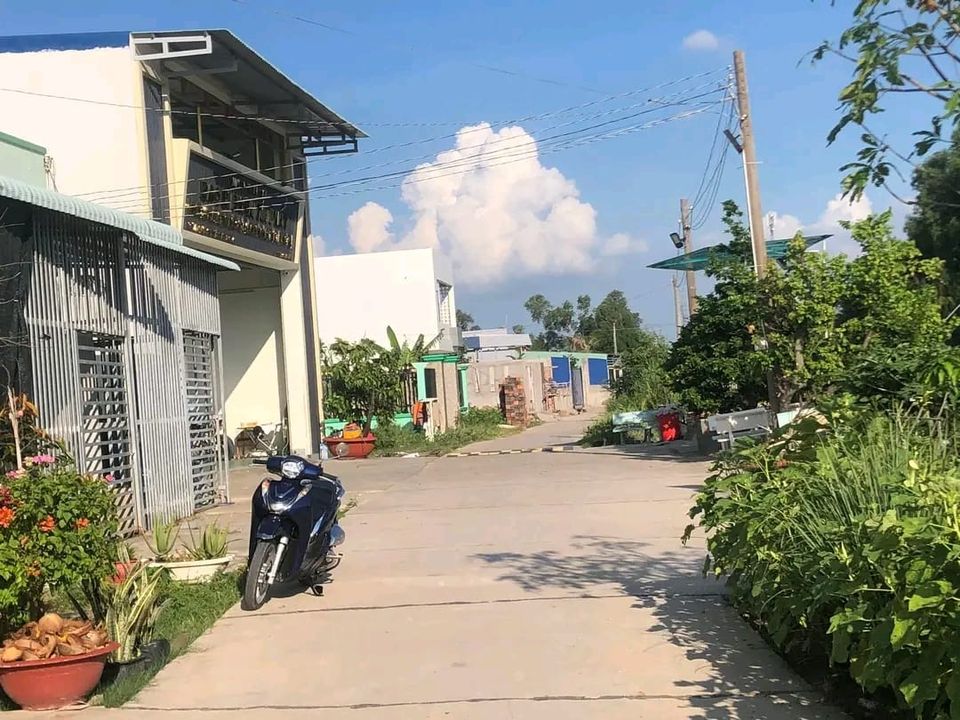 Bán lô đất 100m2 gần chợ Thanh Phú giá chỉ 890 triệu gọi cho em đặt cọc