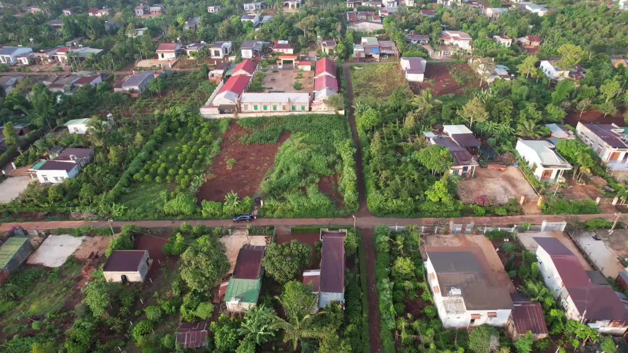 Chính chủ bán đất nền tại thị xã Buôn Hồ, Đắk Lắk, 700m2 thổ cư, 2 mặt tiền cực đẹp, sẵn sổ đỏ giao dịch