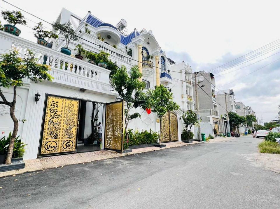 Bán lô góc 95m2 giá chỉ 3 tỷ đường Lê Văn Chí, Thủ Đức gọi xem đất