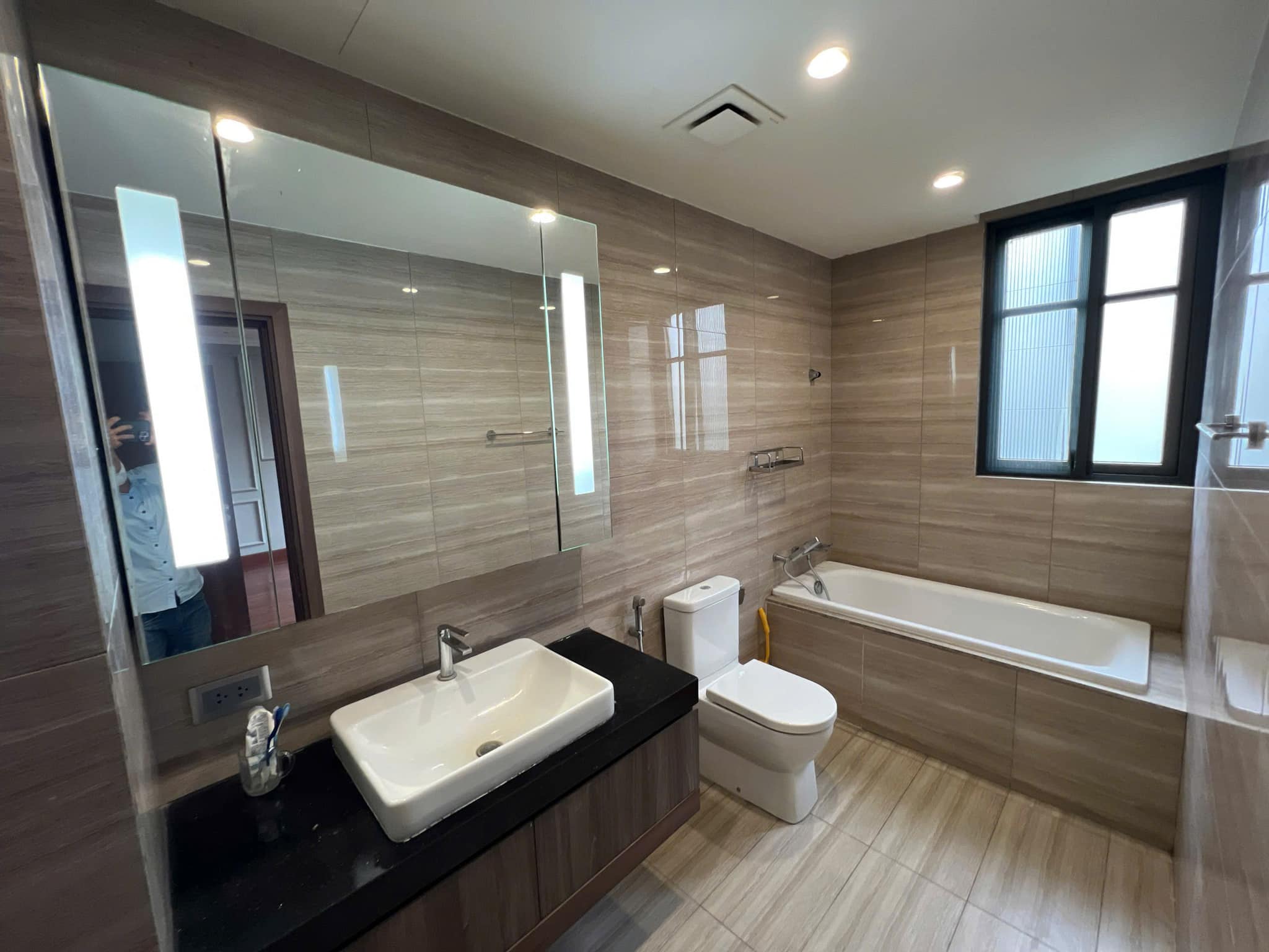 The Manor Central Park Nguyễn Xiển, hoàn thiện đẹp, 5 tầng, thang máy, giá cực tốt