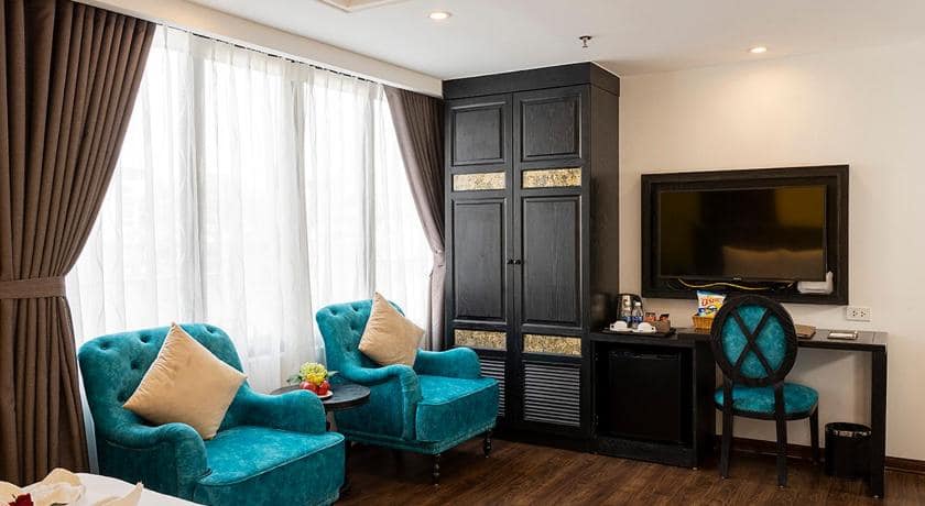 Bán khách sạn phố cổ, đẹp nhất mặt phố Hàng Buồm, 300m2