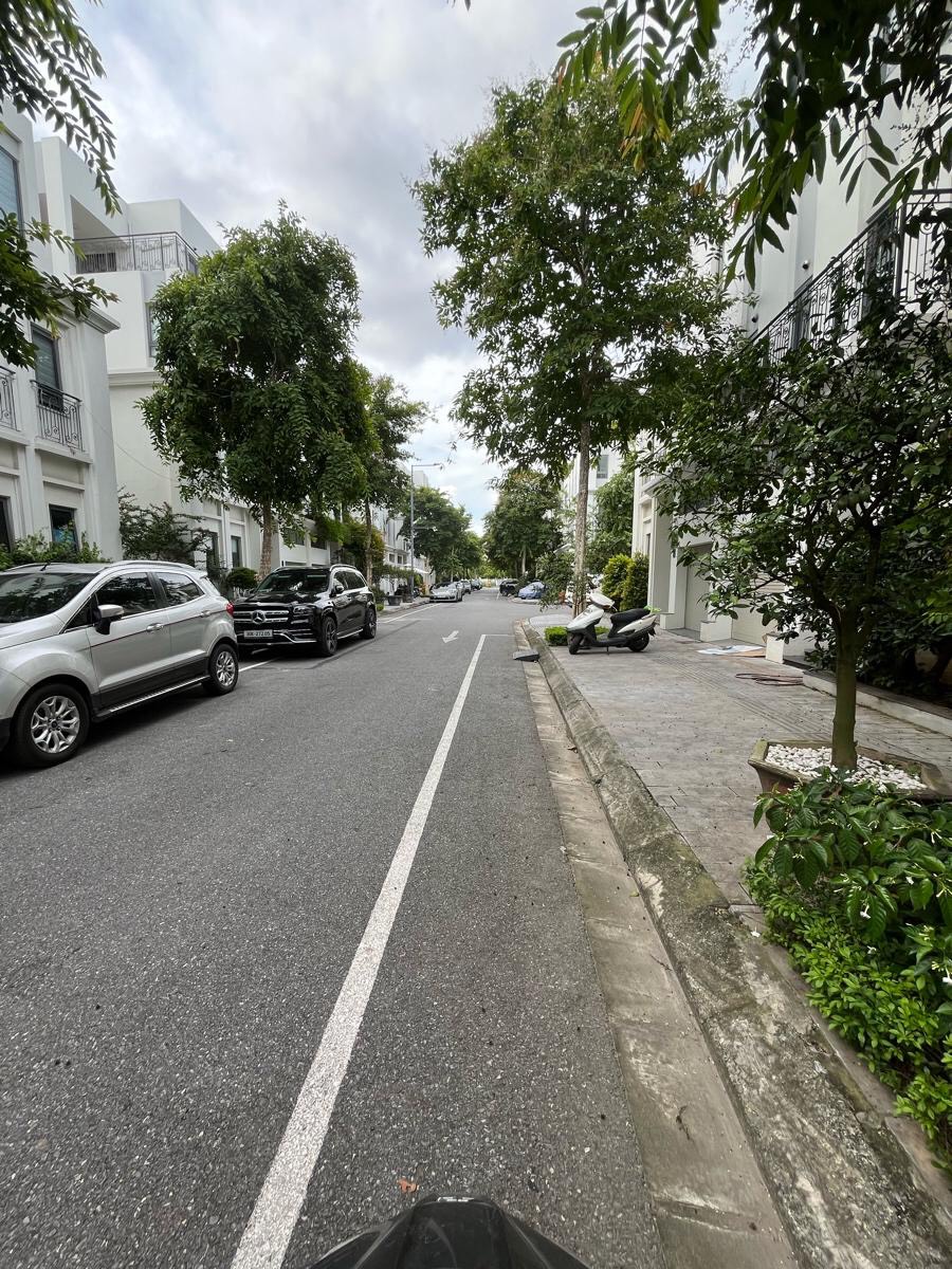 Bán biệt thự The Manor Central Park Nguyễn Xiển, ngộp ngân hàng, giá cực tốt