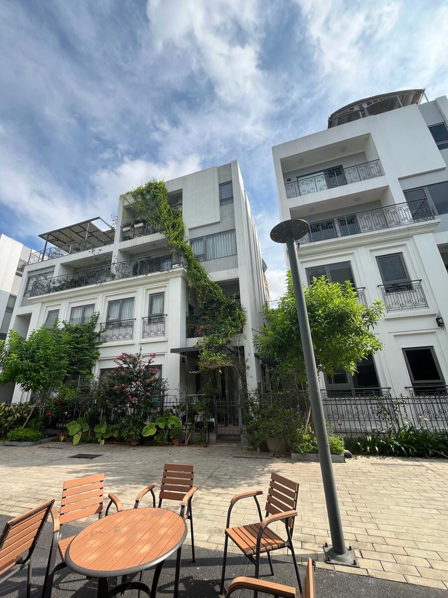 Bán biệt thự The Manor Central Park Nguyễn Xiển, ngộp ngân hàng, giá cực tốt