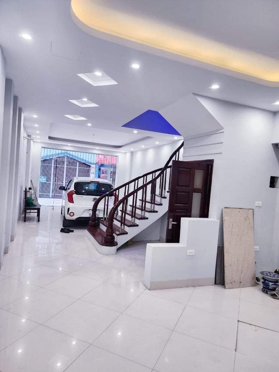 Nhà đẹp phân lô phố Hoàng Ngân, 1 nhà ra mặt phố, gara ô tô 7 chỗ, ô chờ thang máy