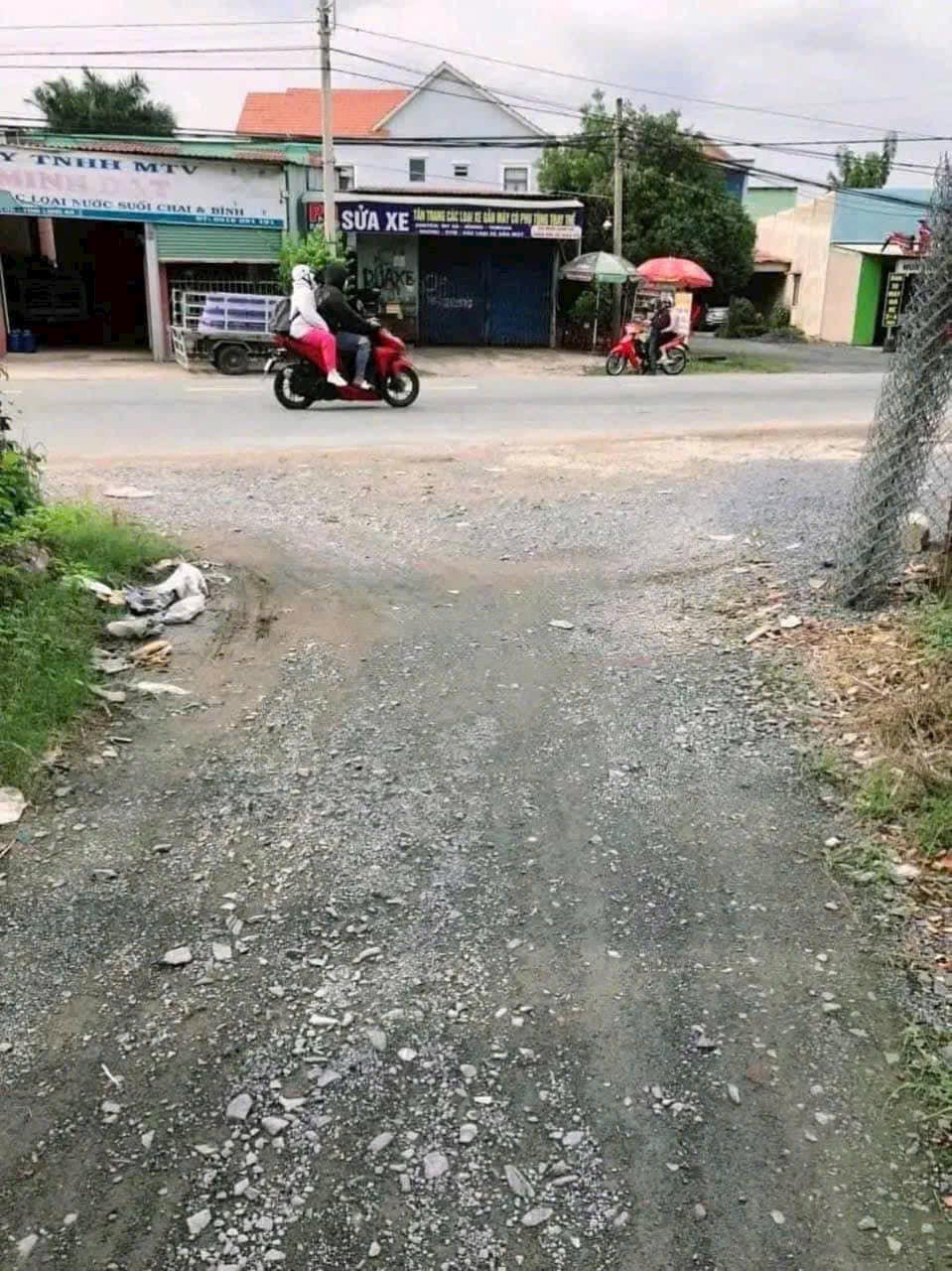 Chủ gửi bán 113m2 đất thổ cư, giá chỉ 970 triệu gần trường học Nguyễn Trung Trực, Bến Lức