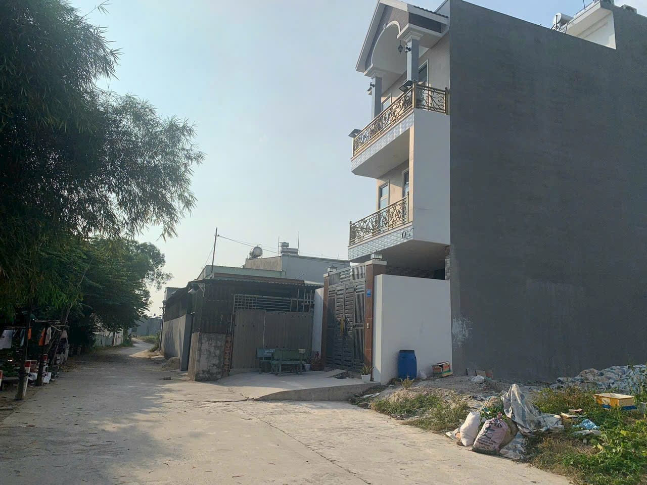 Bán 90m2 giá 1,41 tỷ gần chợ Xuân Thới Thượng gọi xem đất