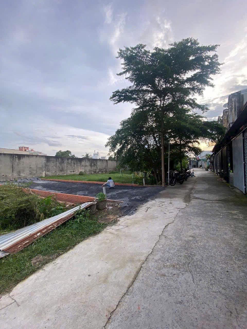 Bán gấp lô đất 95m2 sát bên chợ Tân Hiệp giá chỉ 1,4 tỷ gọi xem đất