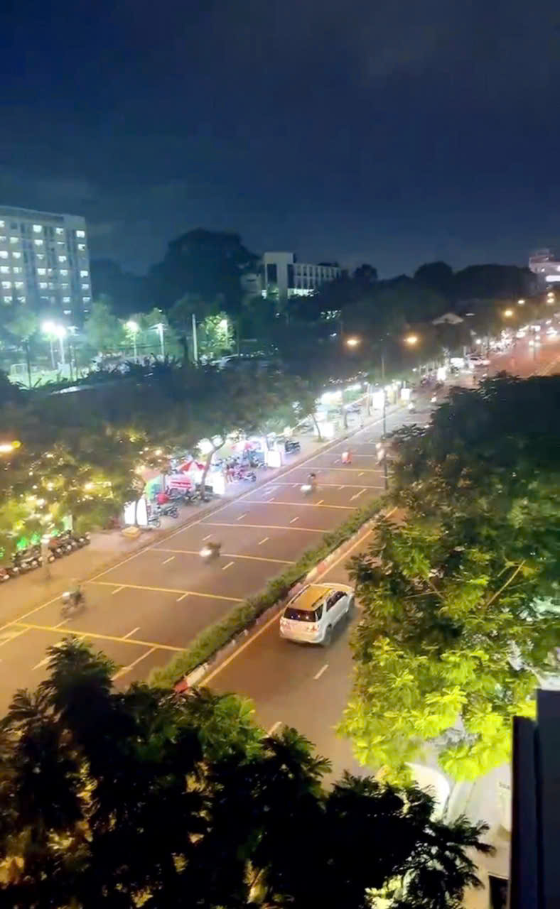 Bán gấp nhà đường Lê Văn Việt, diện tích 103m2, giá bán 16 tỷ