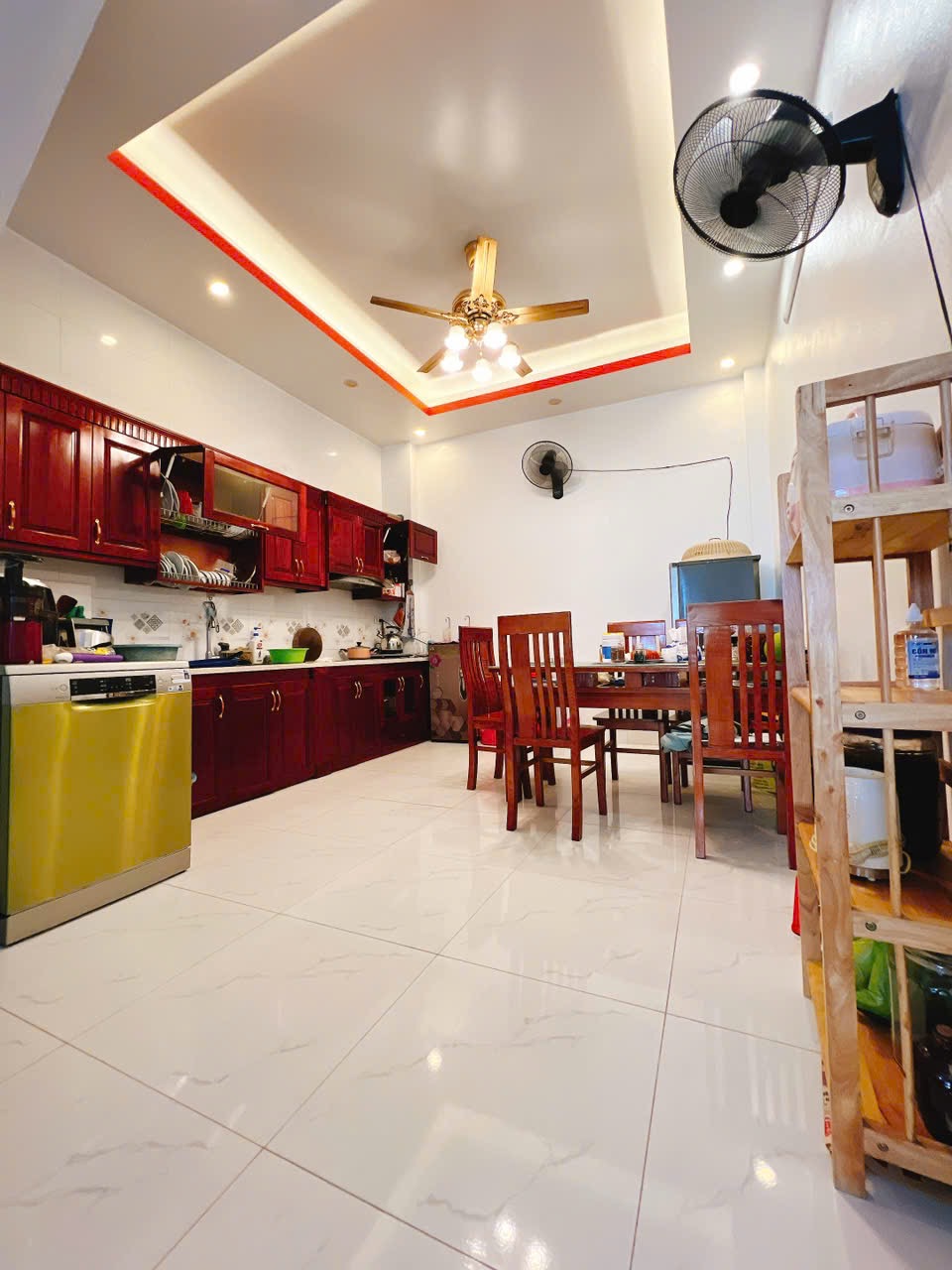 Bán nhà 3 tầng, Trần Hưng Đạo, giá 2,2 tỷ
