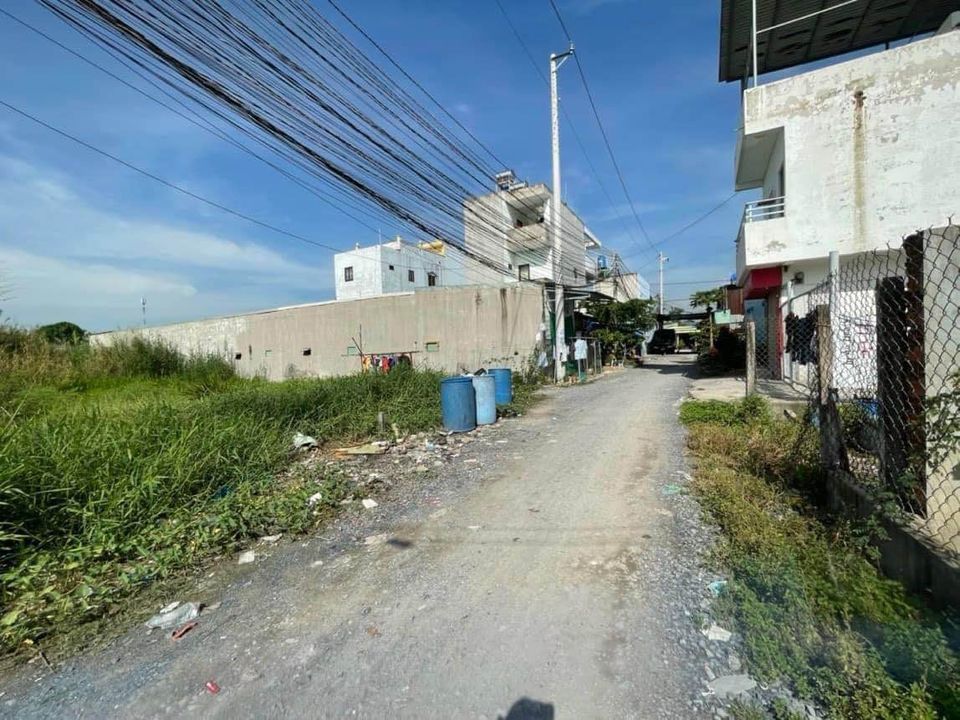 Bán nhanh lô đất 650m2 - giá bán chỉ 2 tỷ 500 triệu - gần khu công nghiệp - chợ Bình Tiền 2 - gọi xem đất