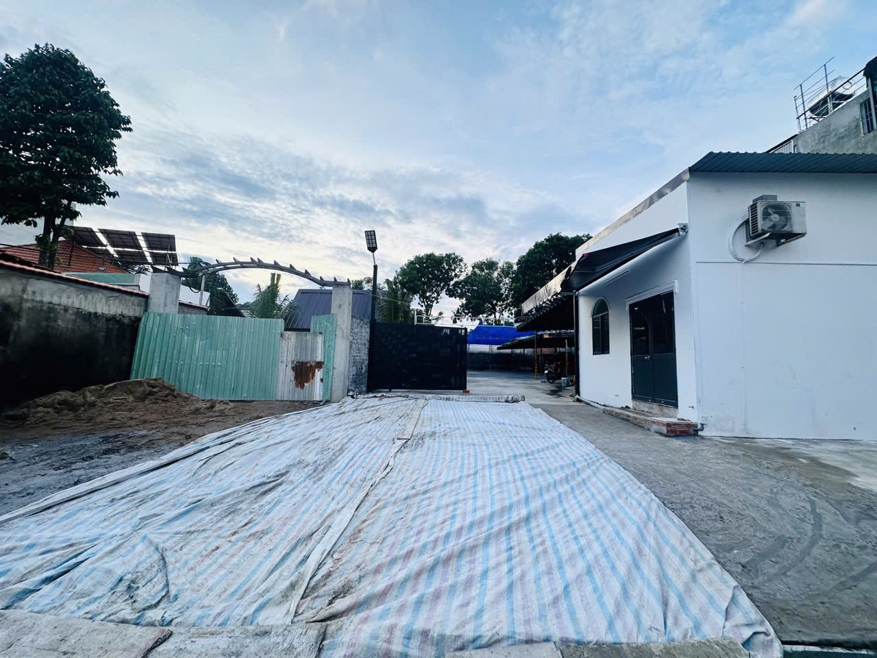 Cần bán gấp đất mặt đường Làng Tăng Phú, diện tích 1426m2