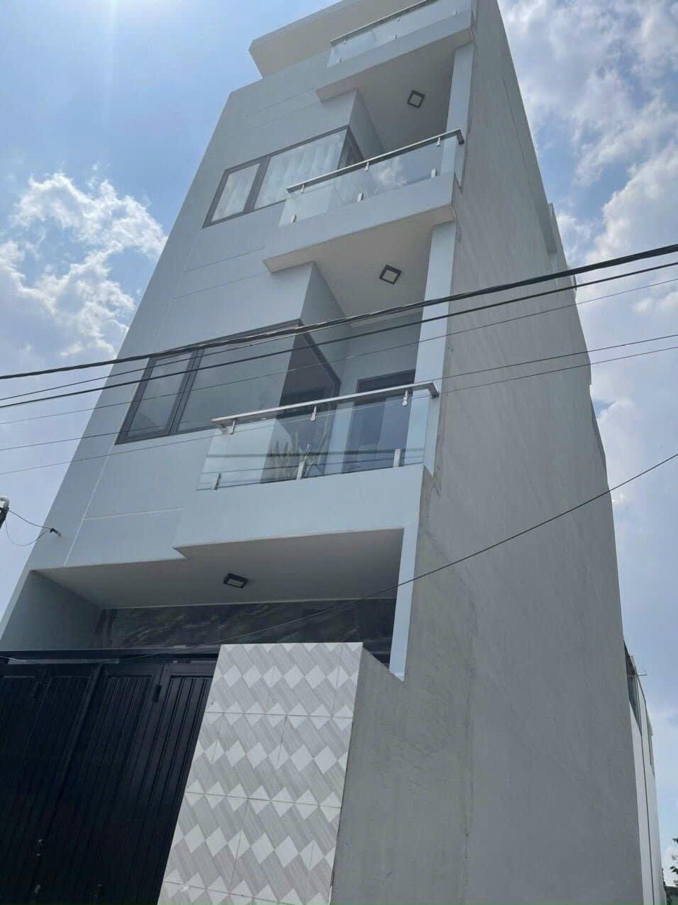 Cần bán gấp nhà đường Hoàng Hữu Nam, phường Long Thạnh Mỹ, diện tích 60m2, 4 tầng lầu giá chỉ 6 tỷ