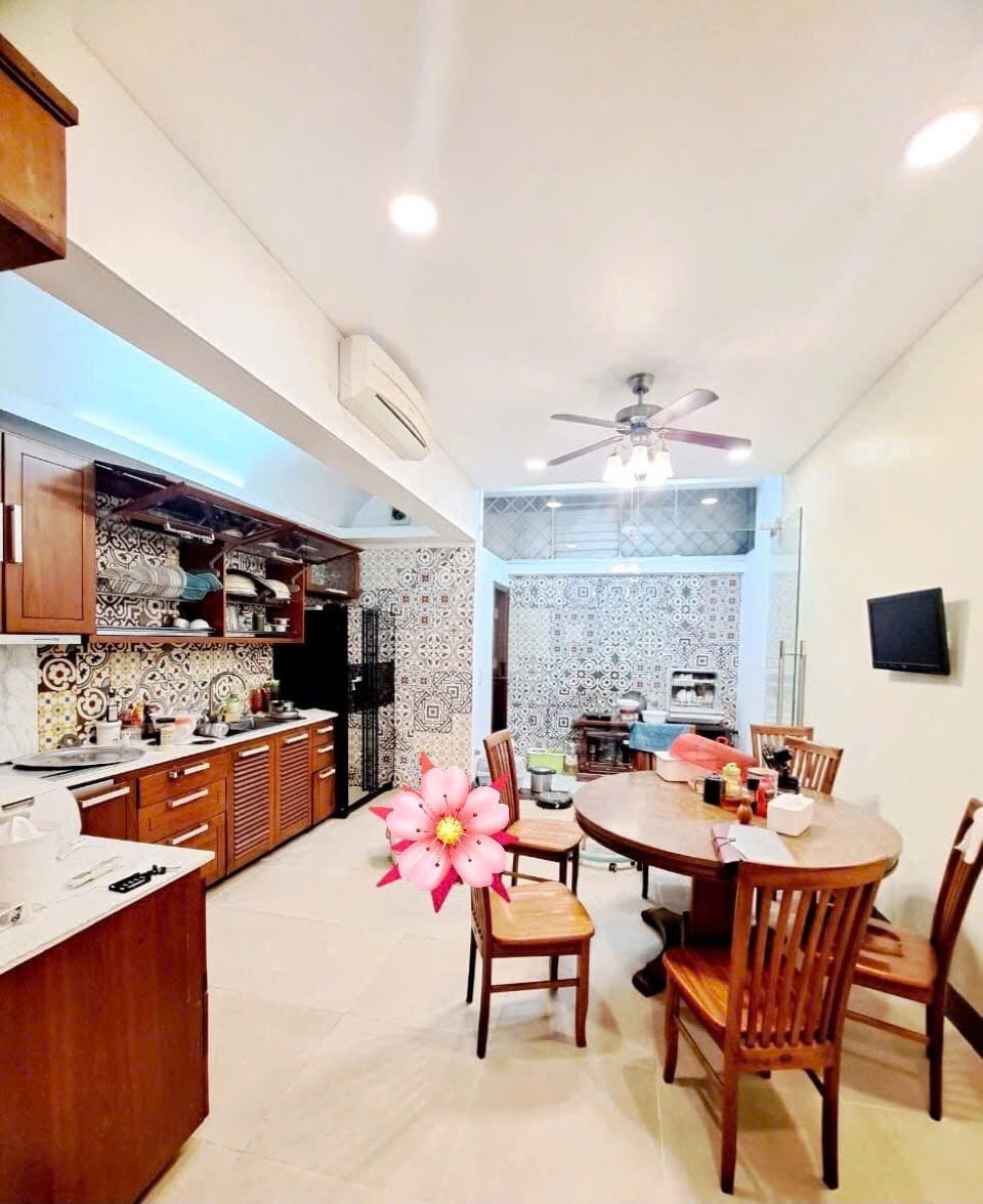 Bán liền kề làng Việt Kiều Châu Âu, hoàn thiện nội thất đẹp, xung quanh tiện ích