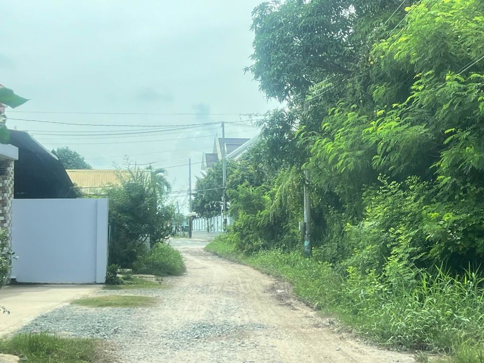 Bán lô đất vườn 410m2 - giá chỉ 2 tỷ - thị trấn Hậu Nghĩa - Đức Hòa - Long An