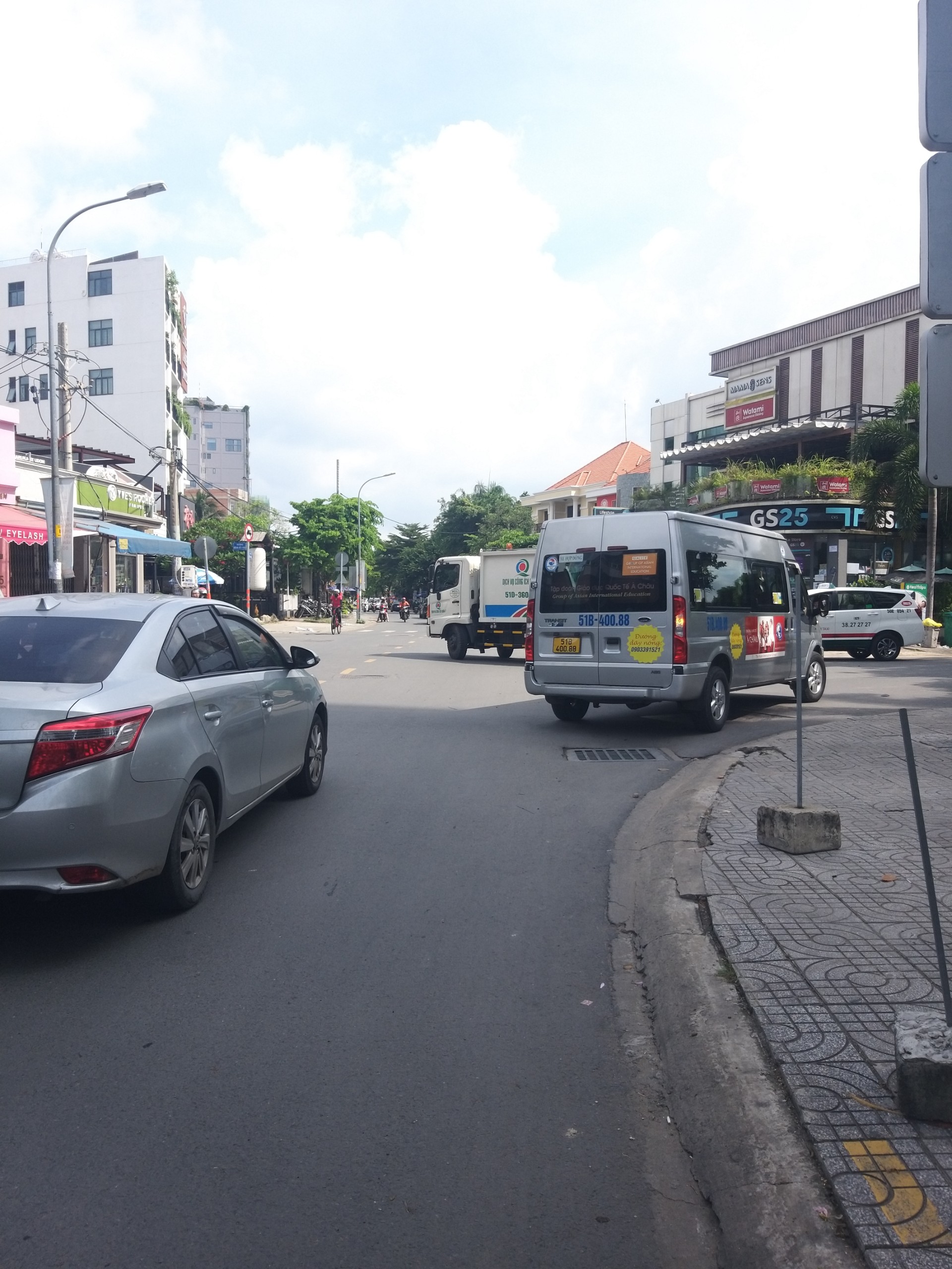 Bán đất hẻm xe tải đường Quốc Hương, Thảo Điền, Thủ Đức, giá 31 tỷ